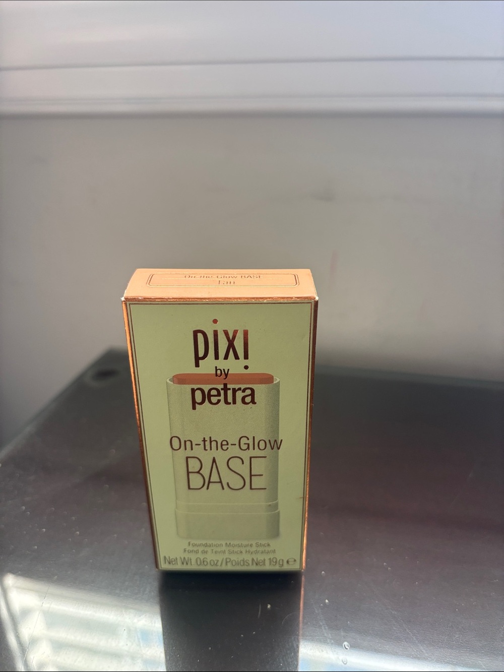 Pixi by Petra On-the-Glow Base - tan  new in box